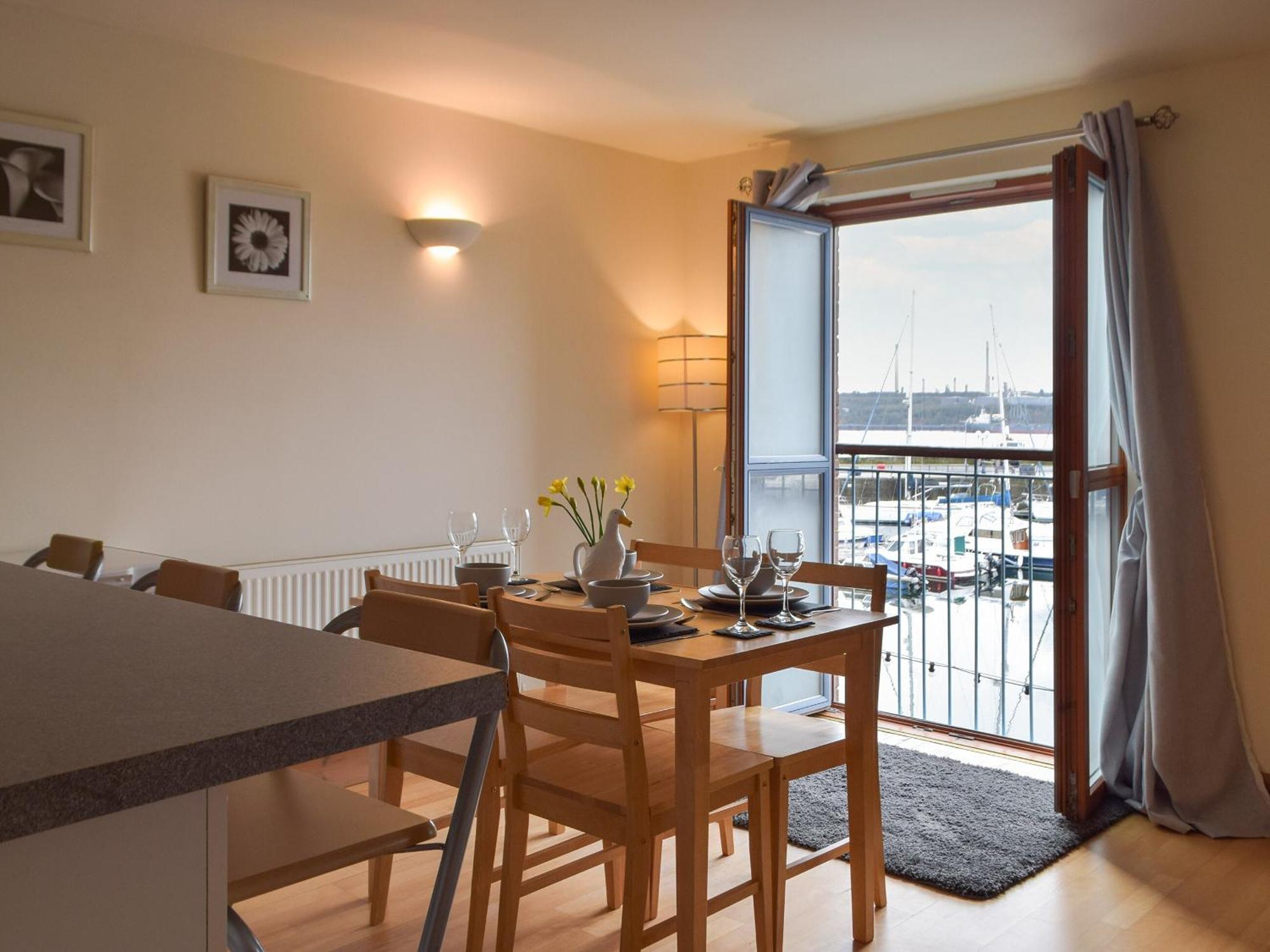 Sovereign House Milford Haven Exterior foto
